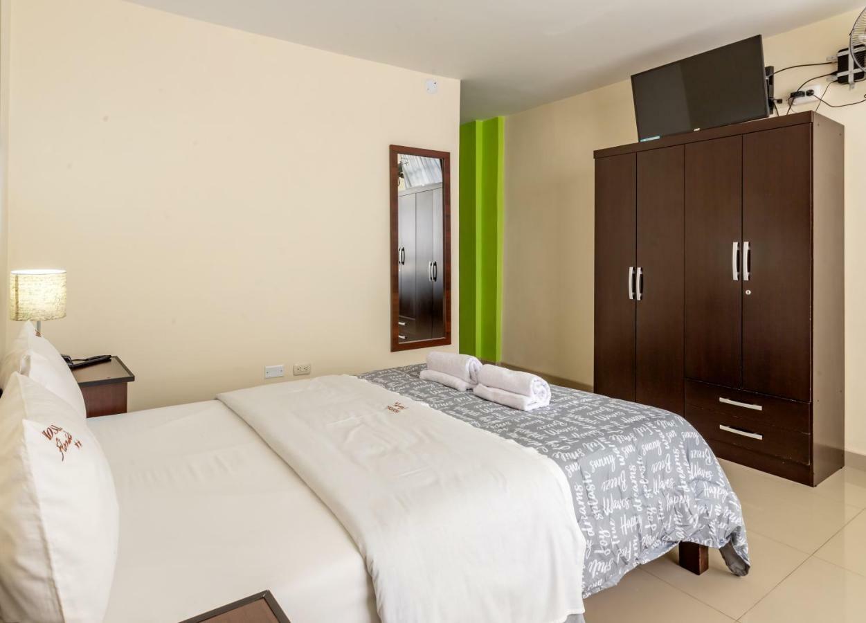 Hostal Florida Chiclayo Eksteriør billede